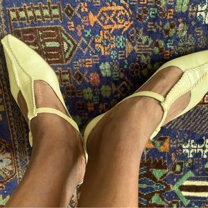 Fratelli Rossetti women’s shoes. Size 10.5, light yellow, bought & made n Italy.